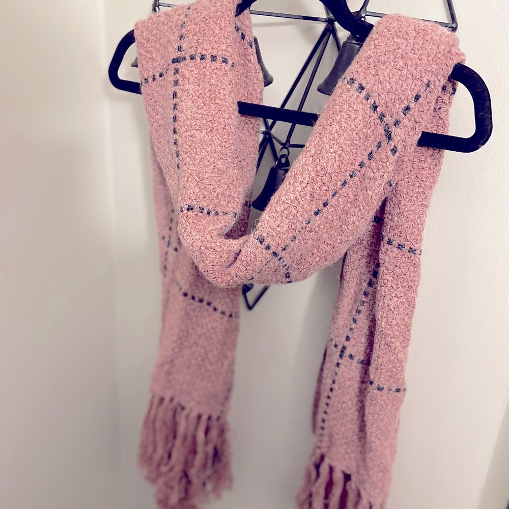 (4/$14) Large Pink Knit Winter Scarf - Picture 2 of 3